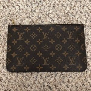 Louis Vuitton Neverfull pouch mm in monogram